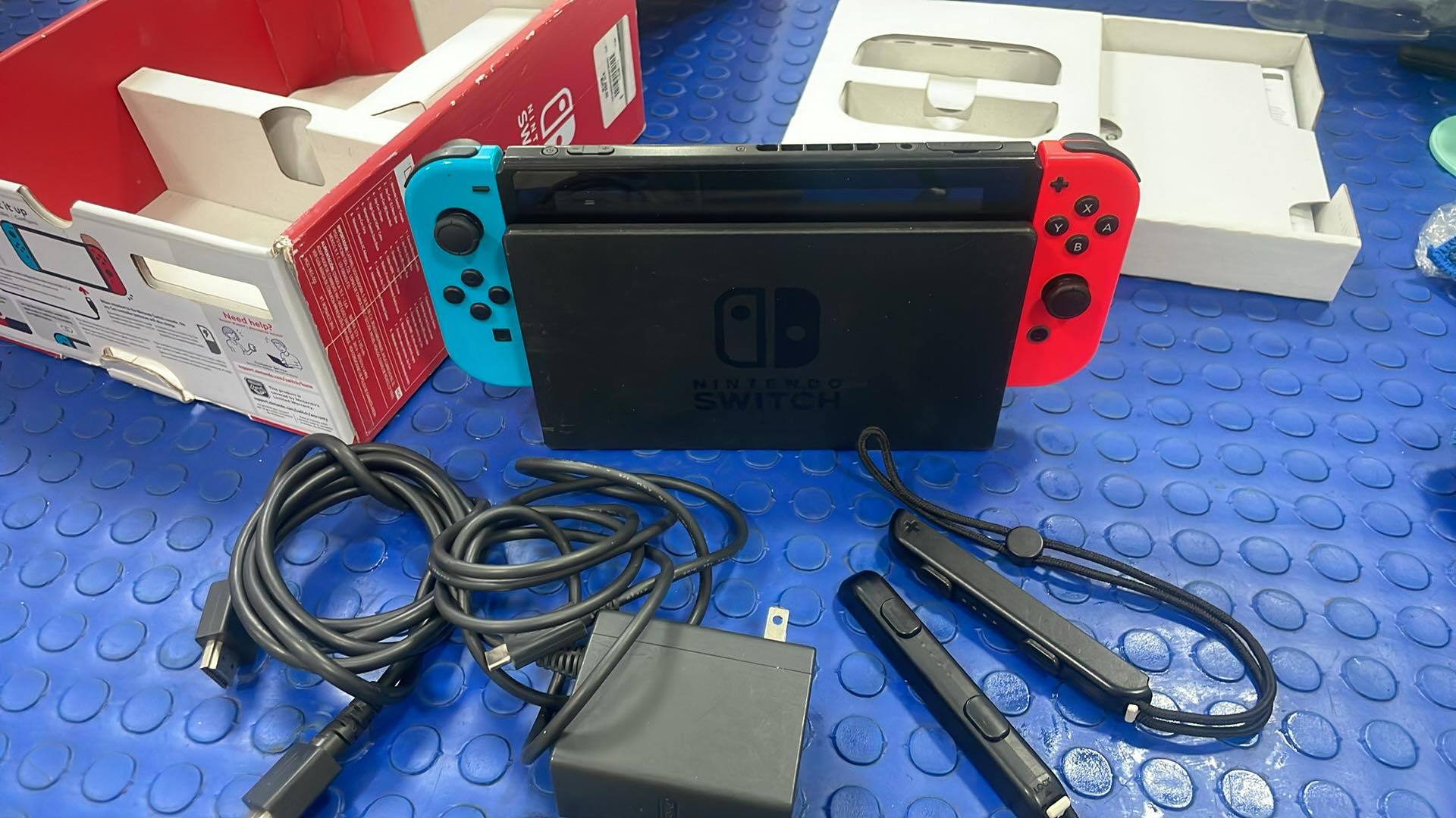 NINTENDO SWITCH CON CAJA
